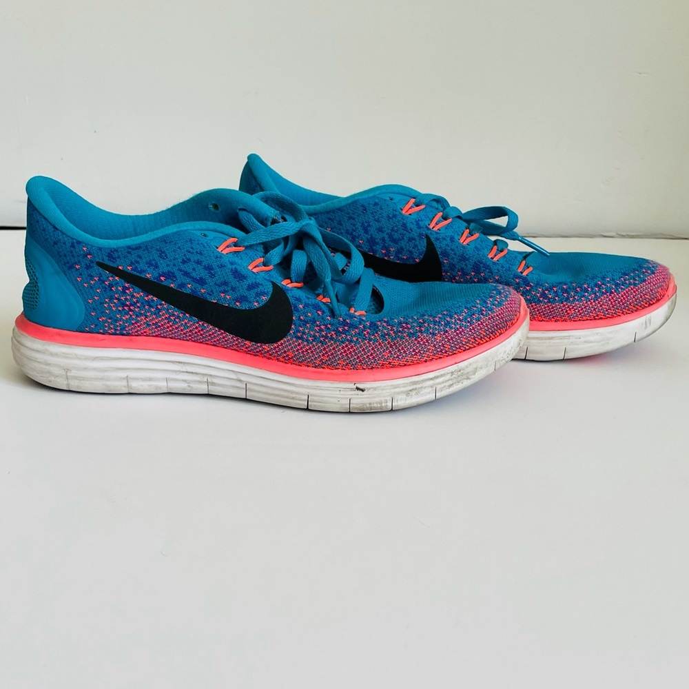 Nike tennis shoes
